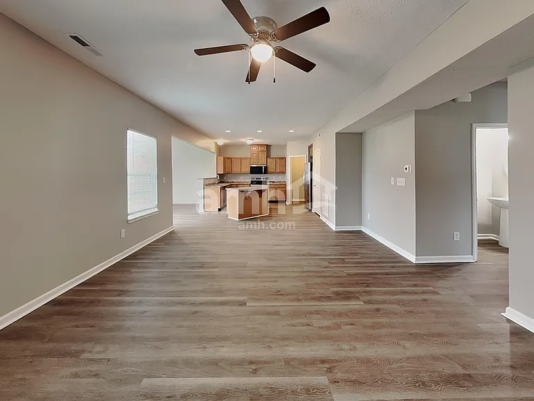 653 Classic Ln — Photo 6
