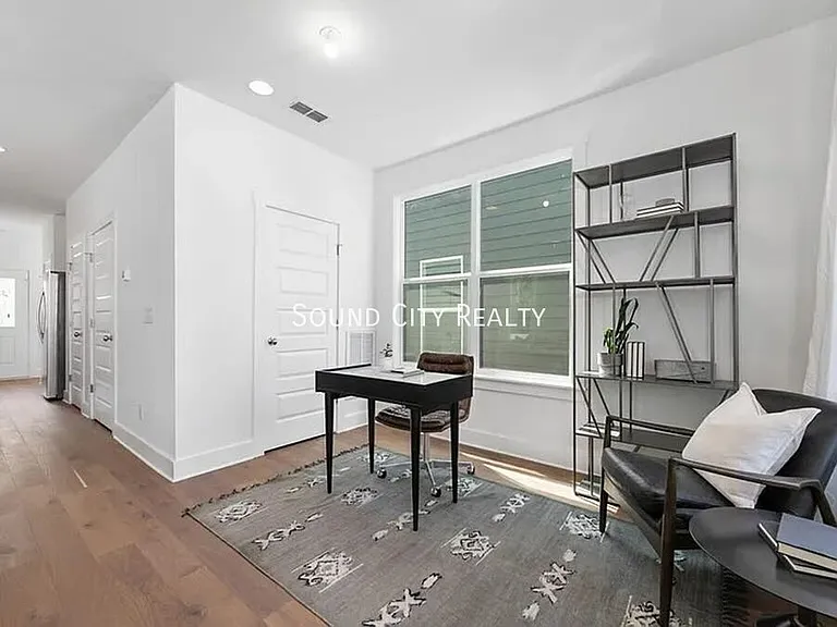806 Briar Cir — Photo 8