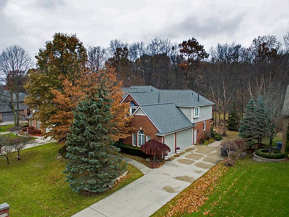 3rd image of 4055 Pierce Dr