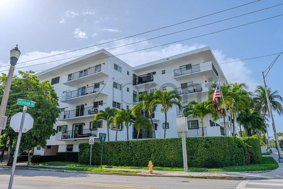 2 bed, 983 sqft, $3,150 — Photo 1
