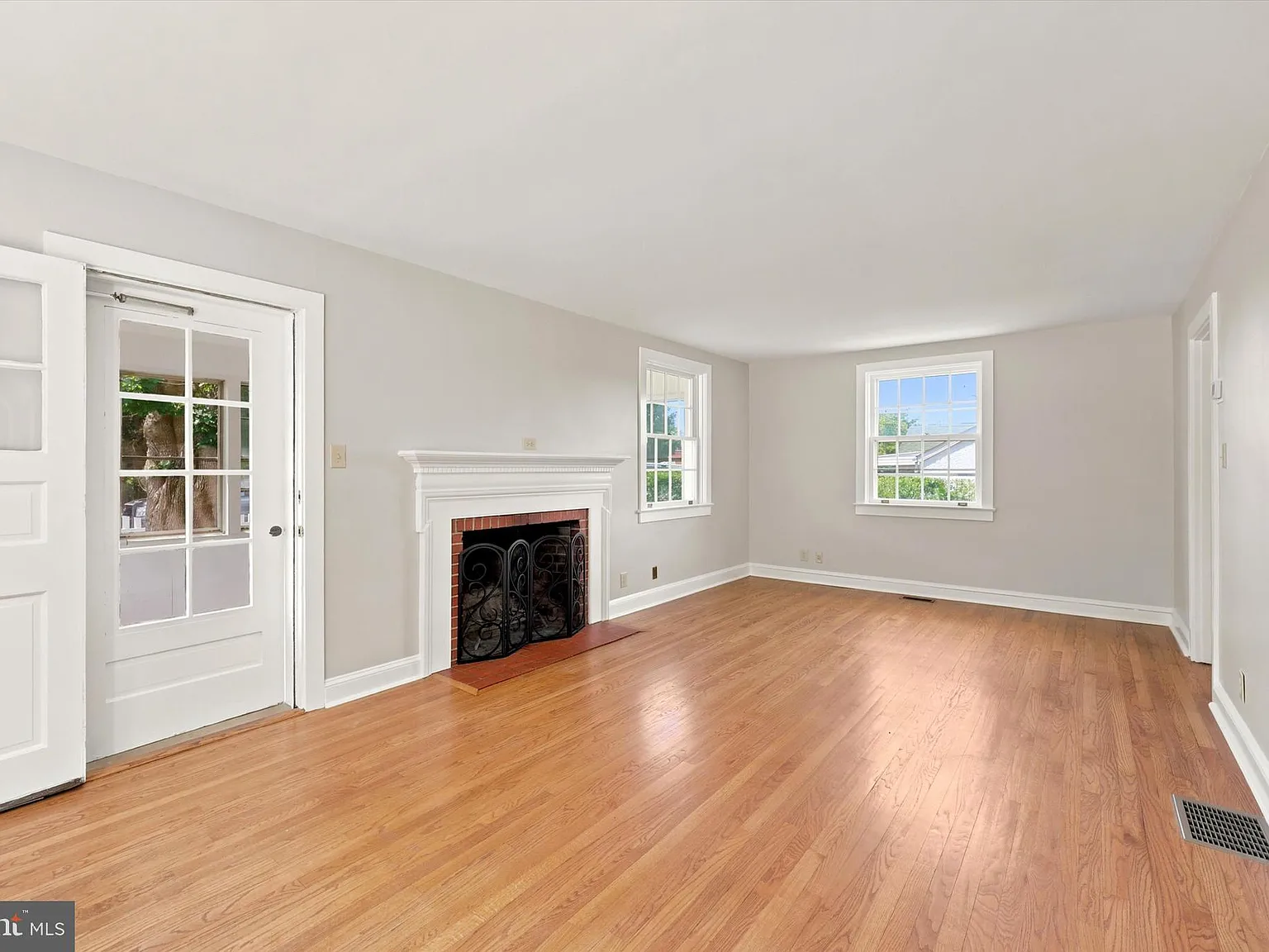 4 bed, 2.5 bath, 1926 sqft, $4,250 — Photo 4
