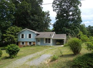 150 Cottonwood Ln, Hillsville, VA 24343