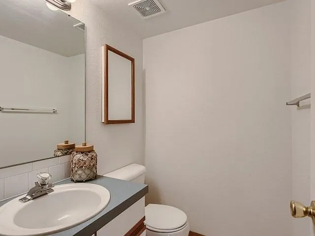 1637 Westbridge Dr #L4 — Photo 12