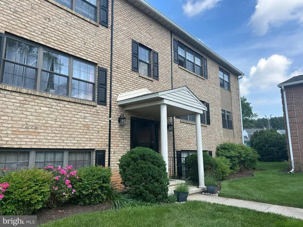 4 Choate Ct #4D, Towson, MD 21204