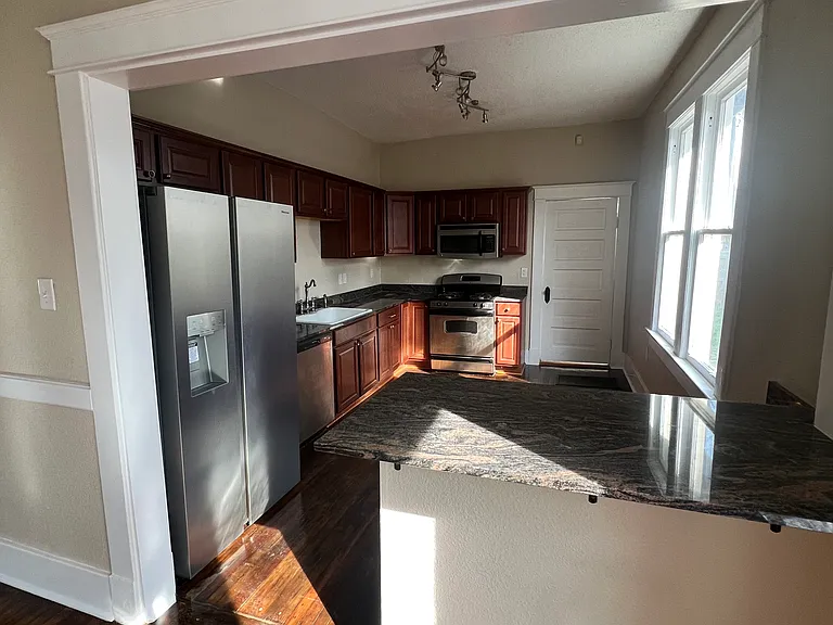 1994 Manila Ave — Photo 17