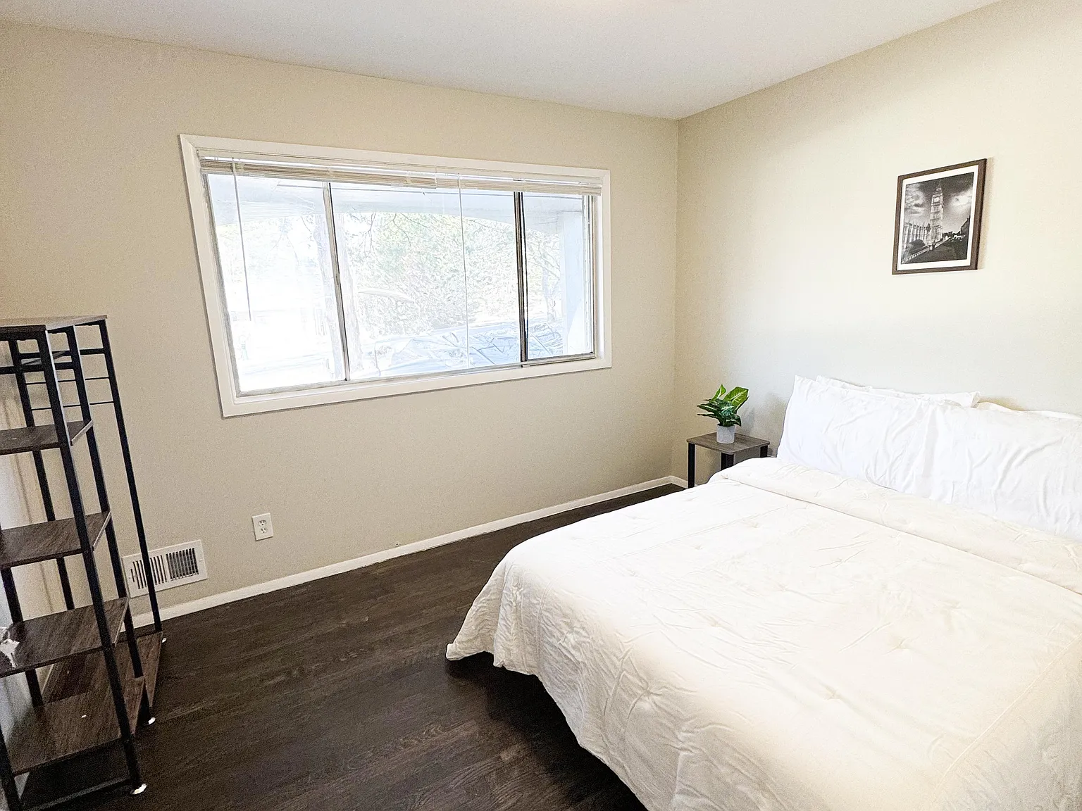 4 bed, 4.0 bath, 2600 sqft, $615 — Photo 2