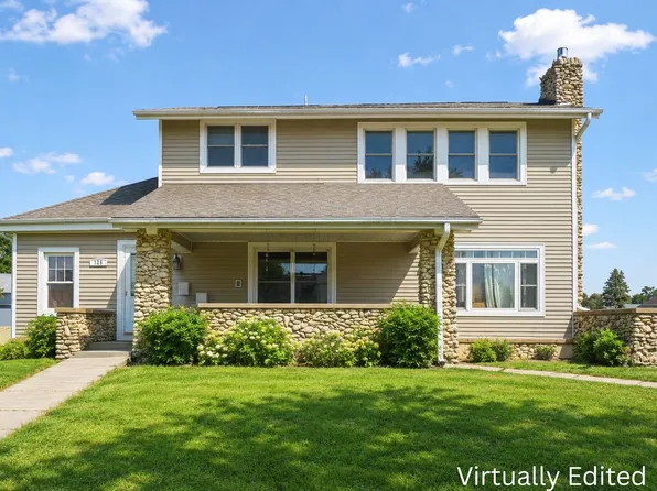 125 E 3rd St, Monticello, IA 52310