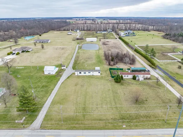 11423 Marion Center Rd, Hoagland, IN 46745