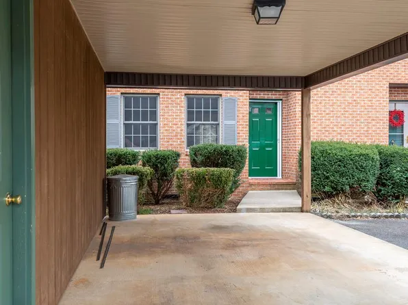 808 Crosscreek Dr, Abingdon, VA 24210