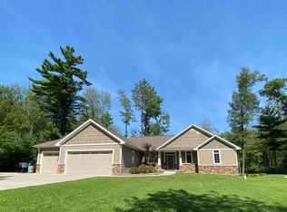W1374 Madsen Rd, Marinette, WI 54143