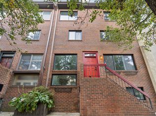 2040 Arch St, Philadelphia, PA 19103