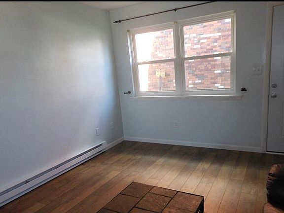 4th image of 8 Dorsey Ln
