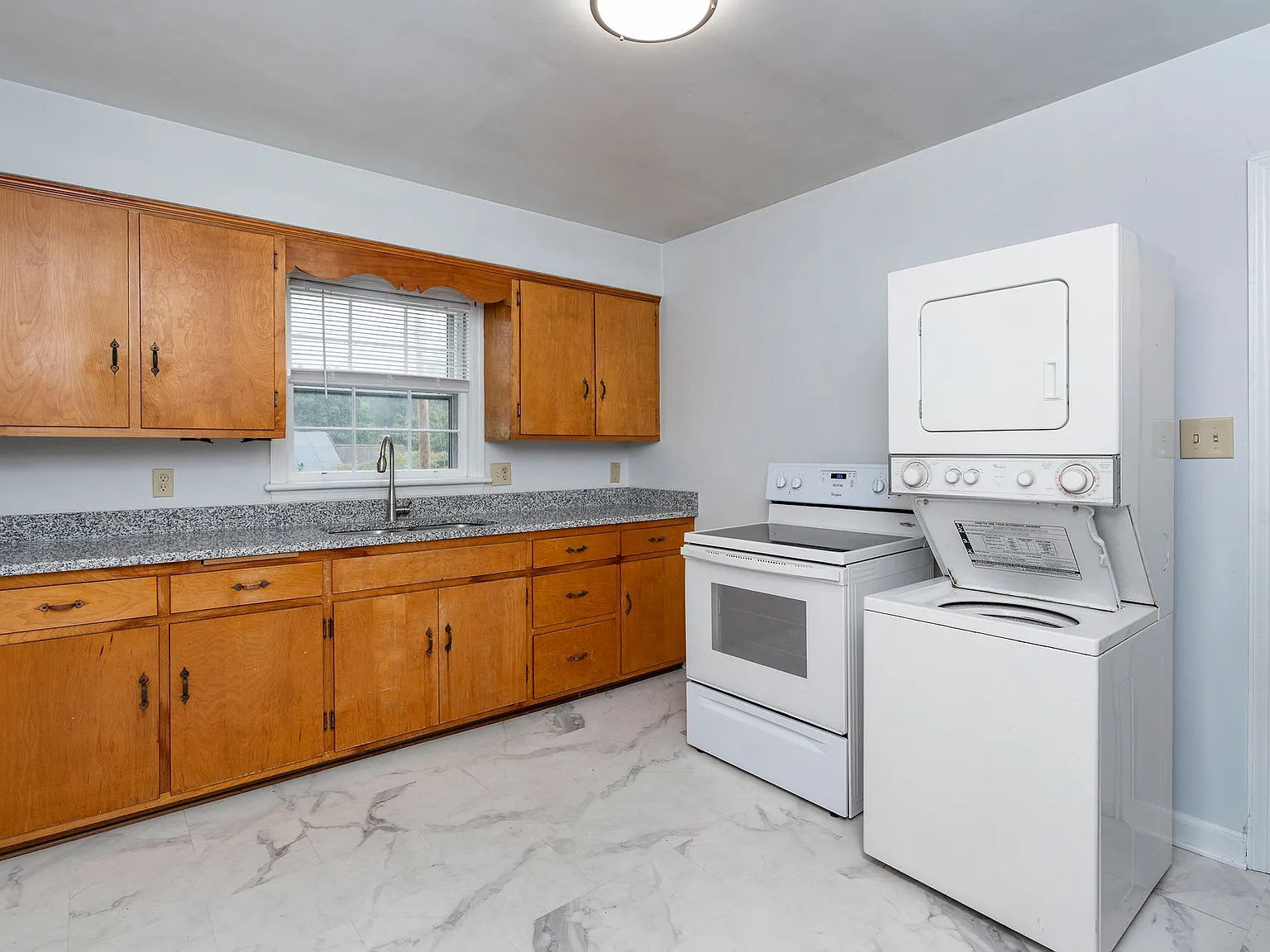 2 bed, 900 sqft, $1,295 — Photo 3