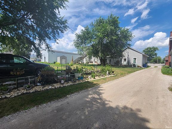 3rd image of 208 E Van Buren St