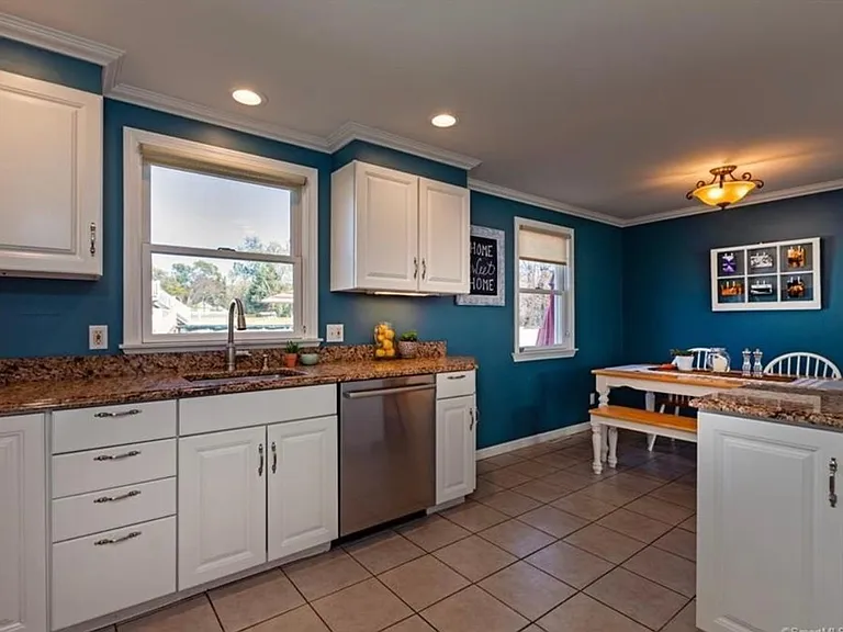 33 Peters Ln — Photo 17