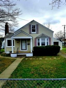 1 Pineview Blvd, Central Islip, NY, 11722