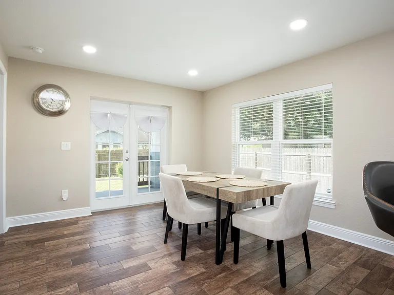 1313 E Cayuga St — Photo 12