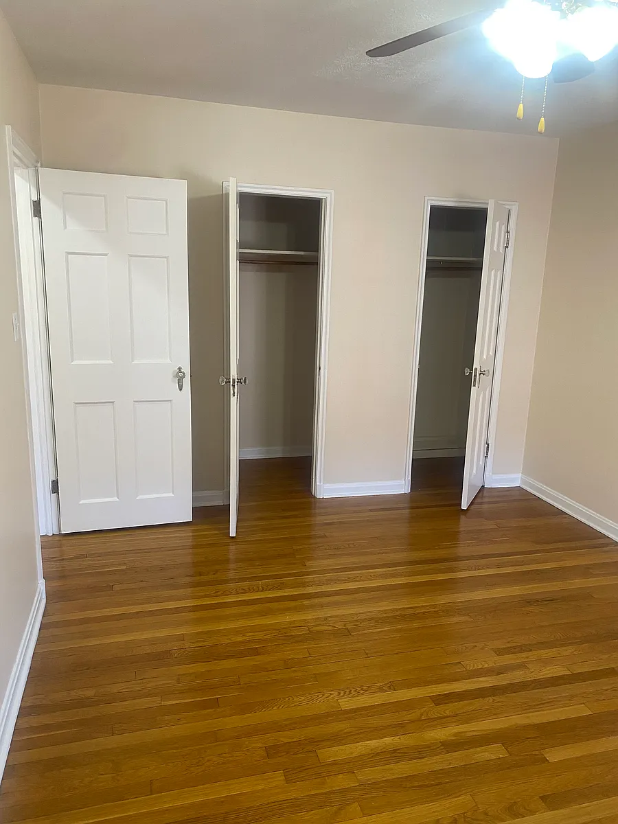 Building Photo - 12039 Edgewater Dr #403