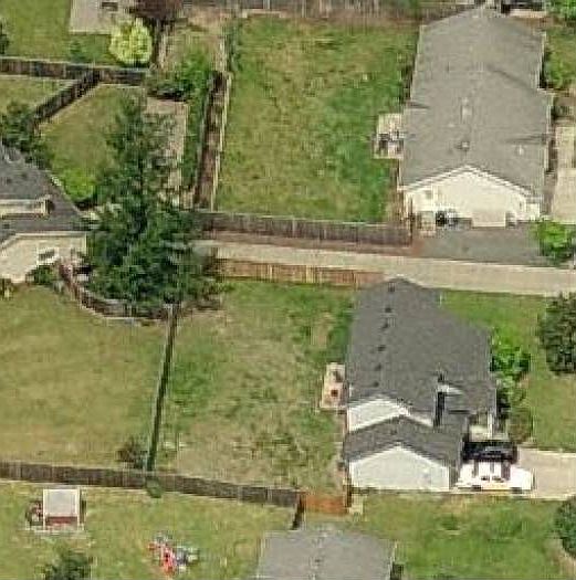 Huge yard well hdoff road