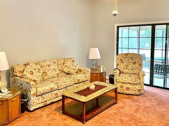 3rd image of 202 SW Royal Ct