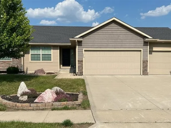 145 SE Wildflower Dr, Pleasant Hill, IA 50327