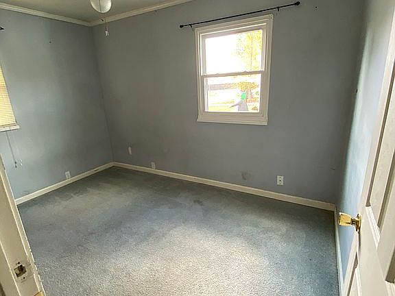 1st bedroom next to bath