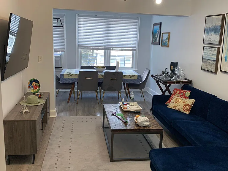 98 Colin St #1S — Photo 1