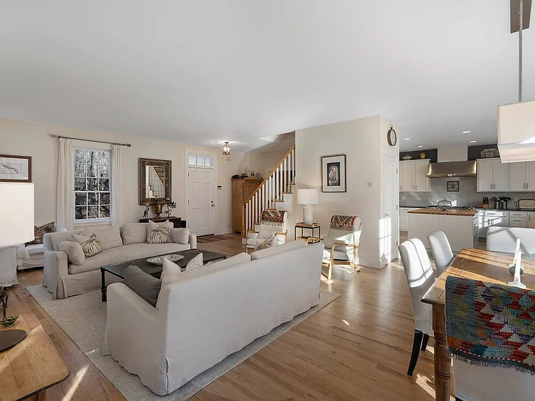 7 Bridge Hill Ln — Photo 3