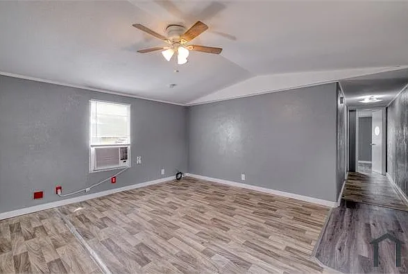 4 bed, $1,550 — Photo 2