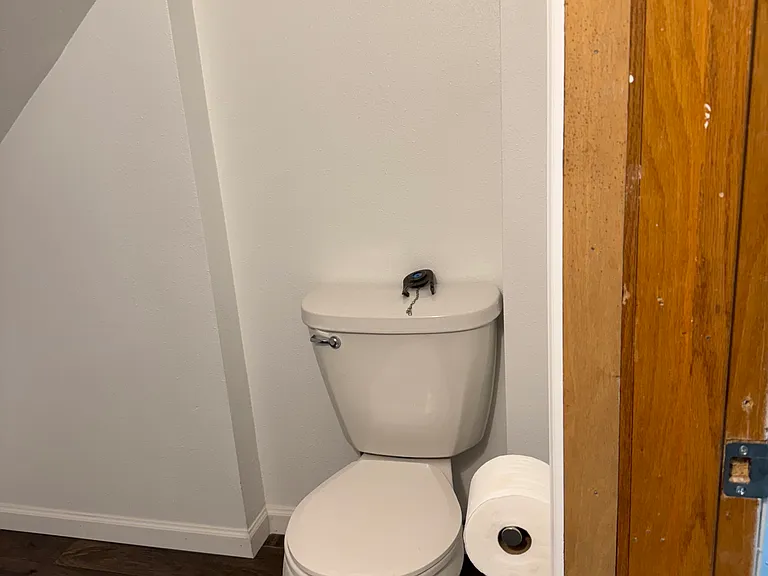 2nd floor 1/2 bath