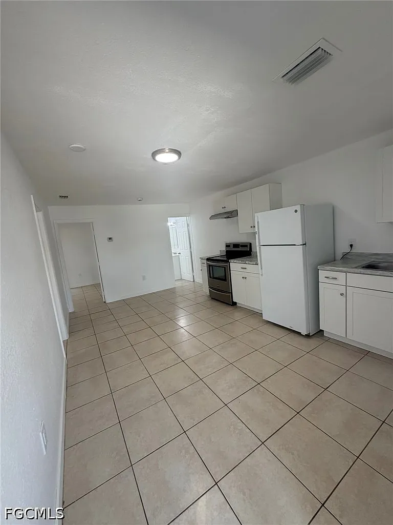 2 bed, 1.0 bath, 670 sqft, $1,200 — Photo 1