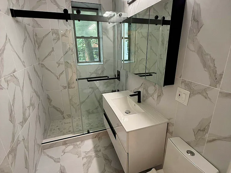 251 W 18th St #2W — Photo 5