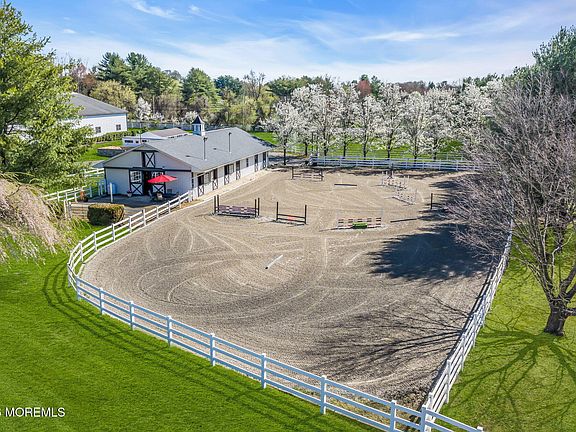 4th image of 10 Paddock Lane