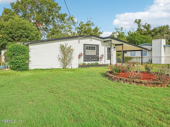 3rd image of 443 W CLERMONT Drive
