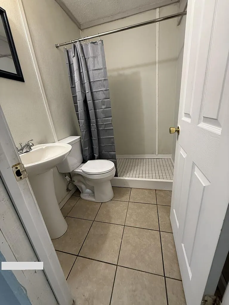 2 bed, 1.0 bath, 1000 sqft, $1,000 — Photo 4