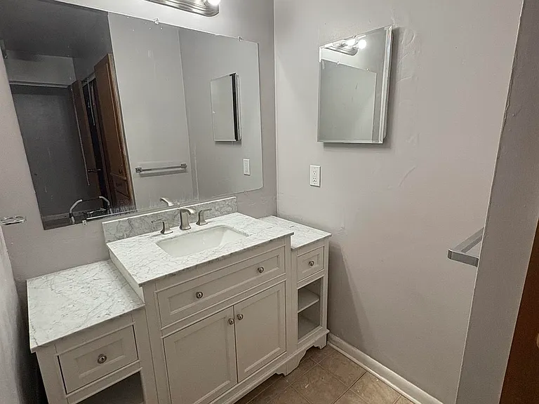 Karen Jean Apartments — Photo 22