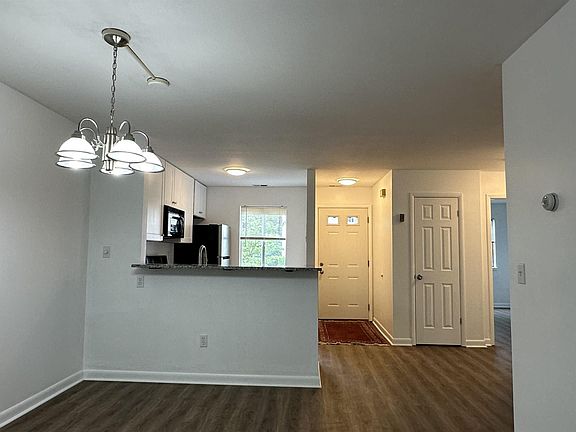 5th image of 428 Gregory Court