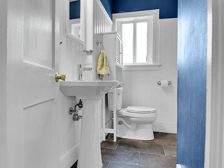 2245 S Franklin St — Photo 17
