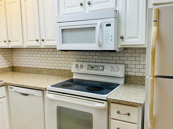 4th image of 2479 Country Club Dr Unit 107