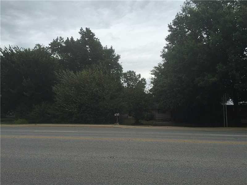 2nd image of 2572 W Wedington Dr
