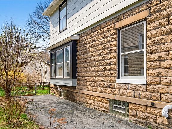 3rd image of 521 Benton St