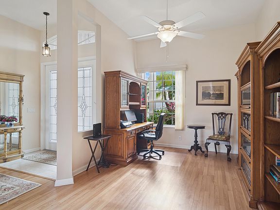 5th image of 306 NW Bayside Court