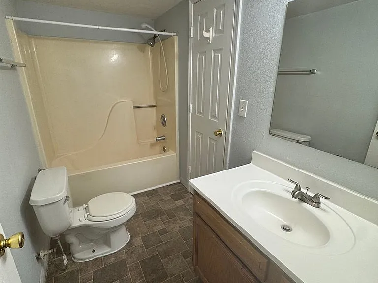 4182 W Bethany Dr — Photo 3