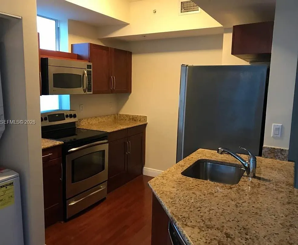 2 bed, 1049 sqft, $2,800 — Photo 3
