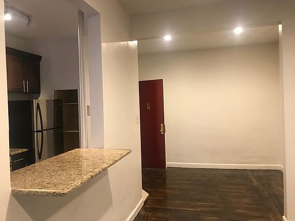 2nd image of 240 Wadsworth Ave APT 25