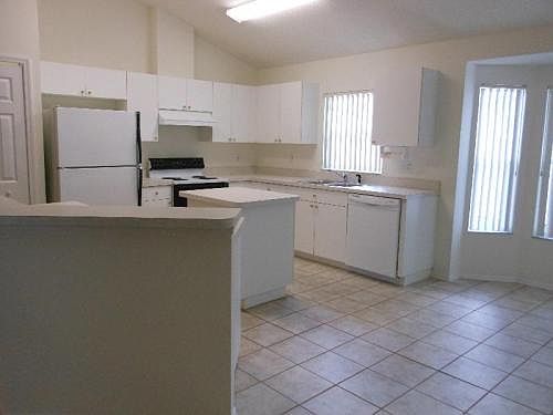 4th image of 327 Tavernier Dr