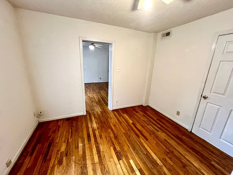 2323 Stark St #A — Photo 15