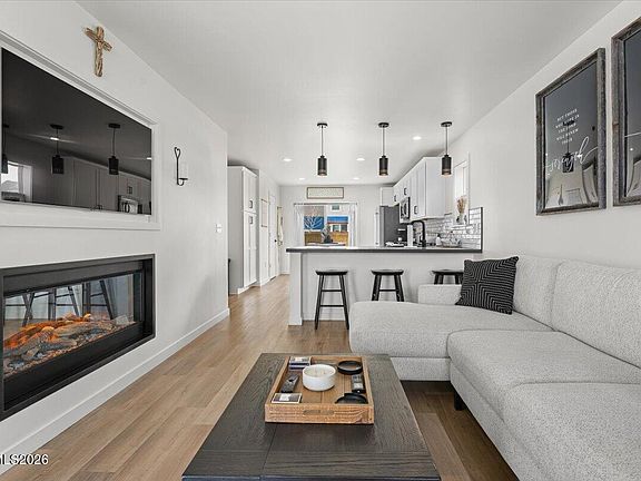 2nd image of 3869 Bonnie Pl