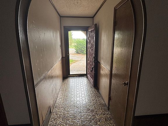 2nd image of 937 E 18th St