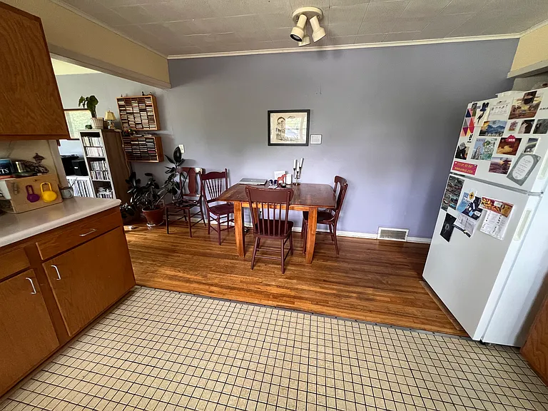 2398 Carter Ave — Photo 3